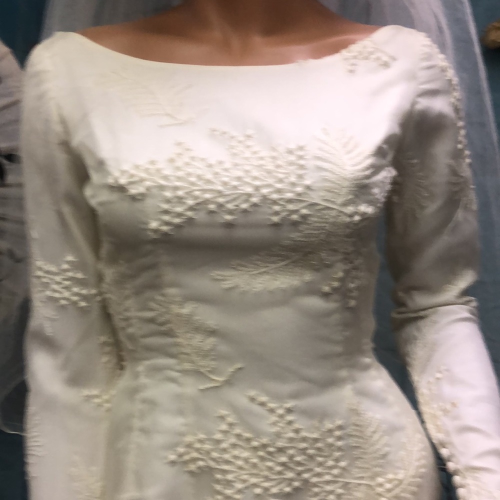 VINTAGE BRIDAL ORIGINALS SLIM DRESS NON DETACHABLE TRAIN ZIPPER BACK BUTTONS 4 - Picture 9 of 17